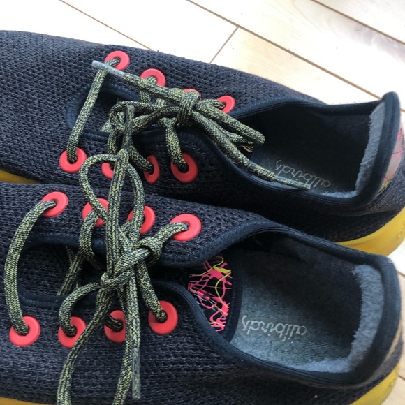 Allbirds Limited Edition Tree Runners Black Gold - Picture 4 of 9